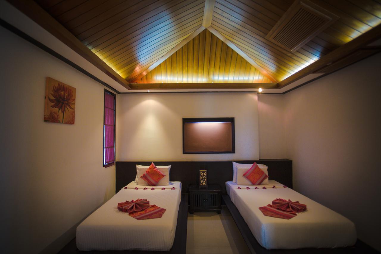 The Iris Pool Villa Rawai Room photo